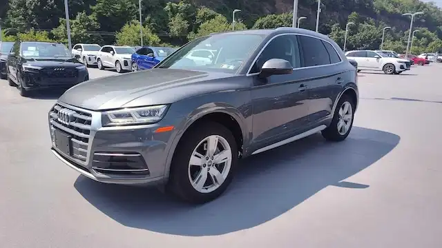 2019 Audi Q5 2.0T quattro S tronic Premium Plus's photo