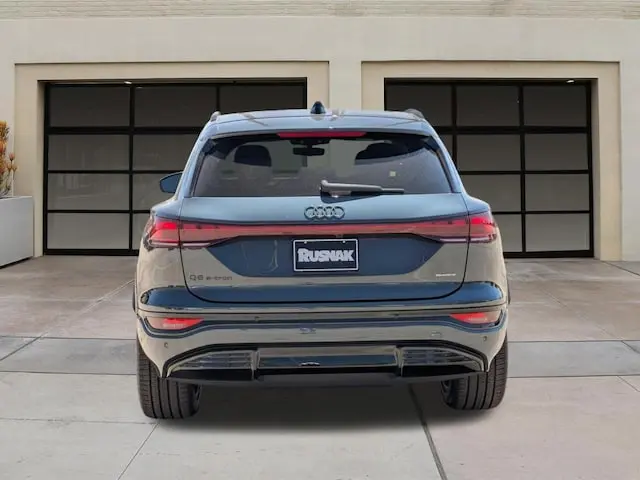 2027 Audi Q6 e-tron Premium Plus quattro photo 4