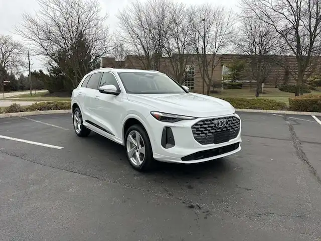 2025 Audi Q5 40 Premium Plus's photo