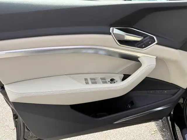 2024 Audi Q8 e-tron 114 kWh Premium Plus quattro 55's photo