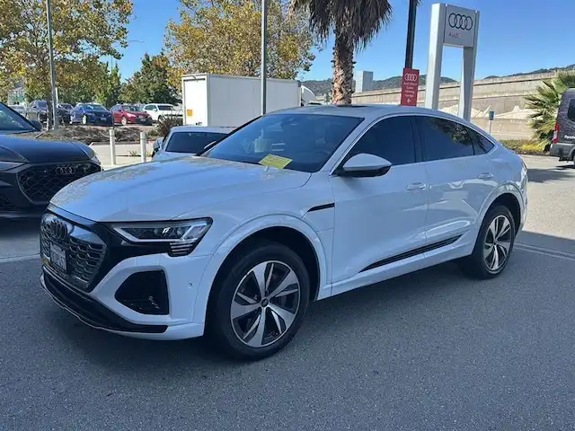2024 Audi Q8 Sportback e-tron 114 kWh Premium Plus quattro 55's photo