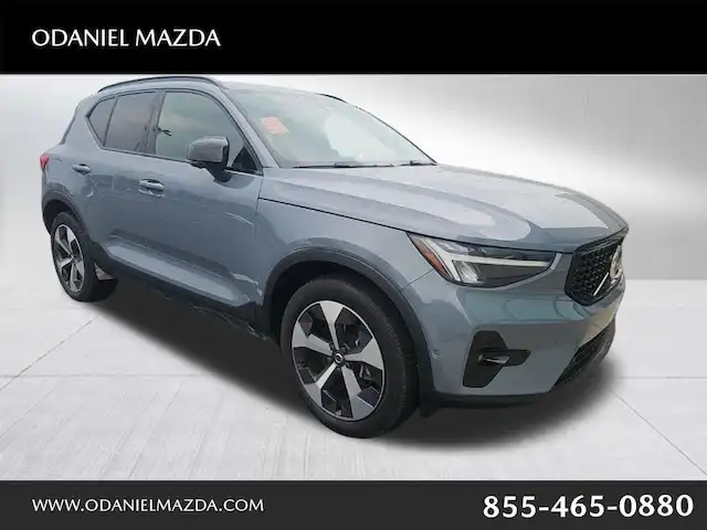 2023 Volvo XC40 B5 Ultimate Dark AWD's photo