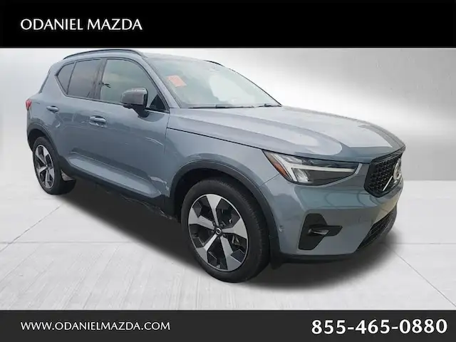 2023 Volvo XC40 B5 Ultimate Dark AWD's photo