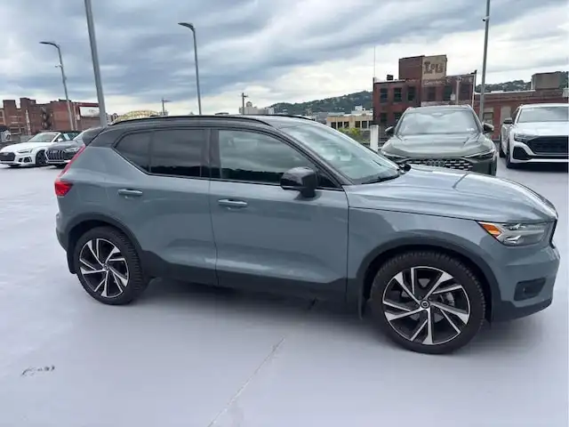 2020 Volvo XC40 T5 R-Design AWD's photo