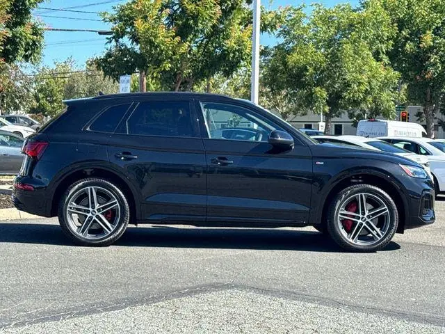 2025 Audi Q5 55 e Premium Plus photo 3
