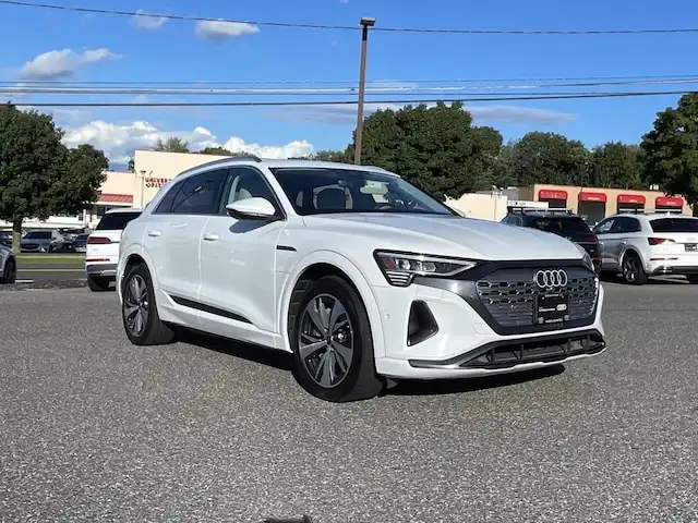 2024 Audi Q8 e-tron 114 kWh Premium Plus quattro 55's photo