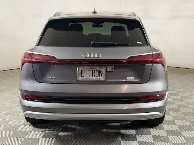2019 Audi e-tron Prestige photo 3