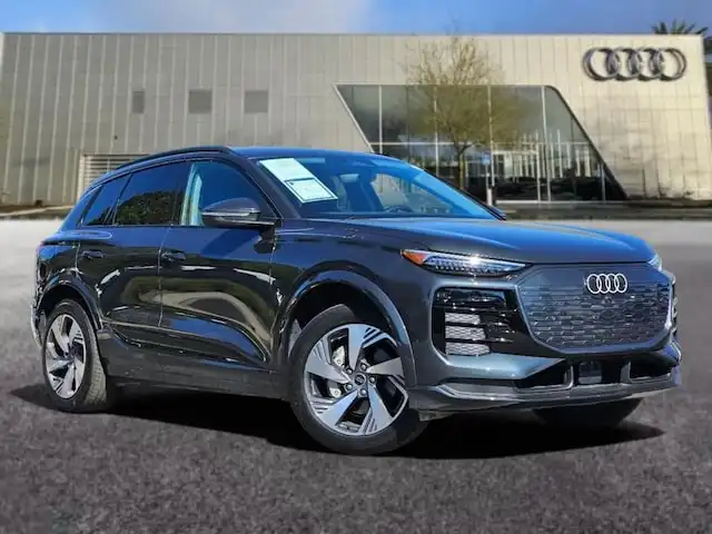 2025 Audi Q6 e-tron Premium Plus quattro's photo