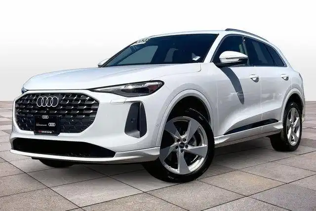 2025 Audi Q5 40 Premium Plus's photo