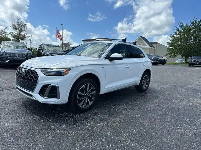 2023 Audi Q5 45 Premium Plus's photo