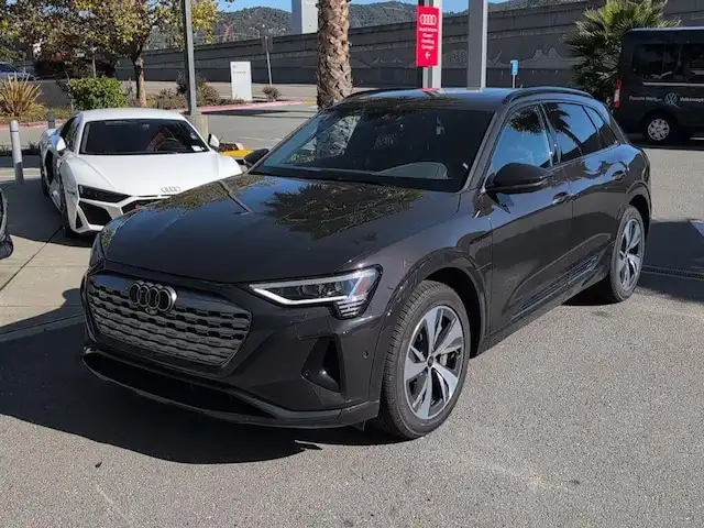 2024 Audi Q8 e-tron 114 kWh Premium Plus quattro 55's photo