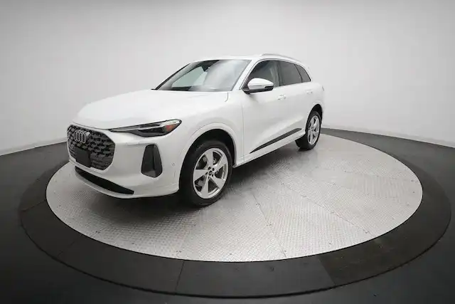 2025 Audi Q5 40 Premium Plus's photo