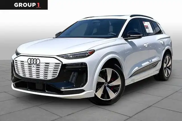 2025 Audi SQ6 e-tron Prestige quattro's photo