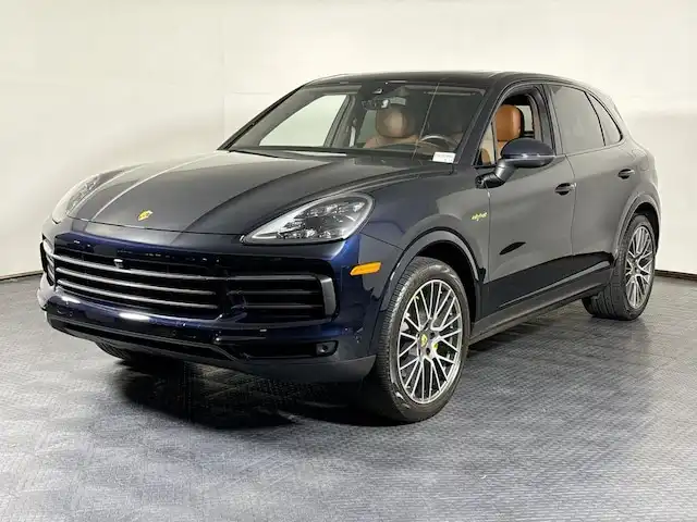 2023 Porsche Cayenne Platinum Edition E-Hybrid's photo
