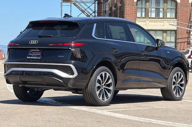 2026 Audi Q3 S line quattro photo 4