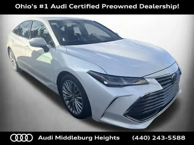 2019 Toyota Avalon Limited's photo
