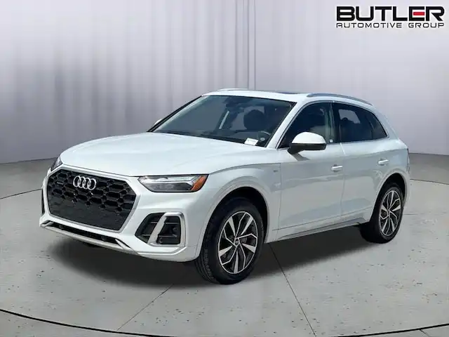 2022 Audi Q5 45 Premium's photo