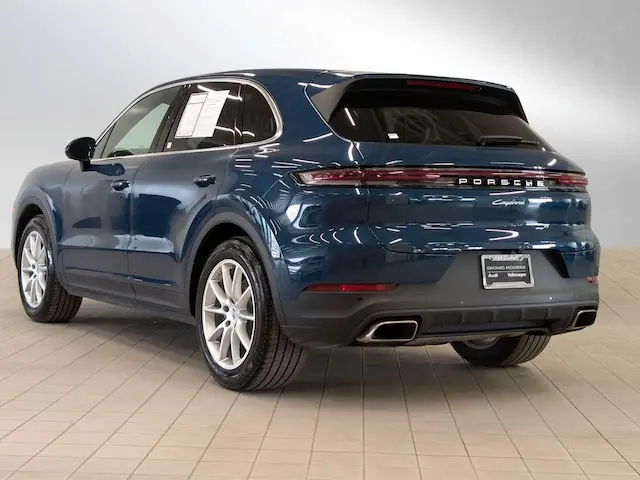 2025 Porsche Cayenne Base photo 3