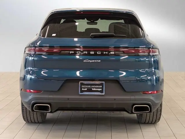 2025 Porsche Cayenne Base photo 4