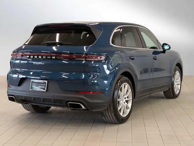 2025 Porsche Cayenne Base photo 5