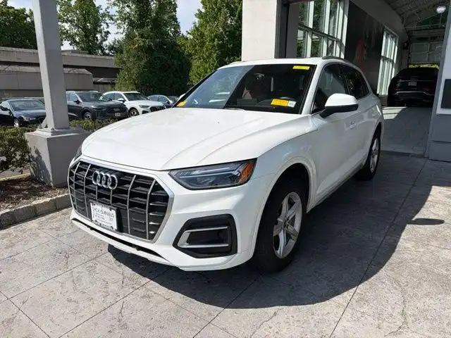 2023 Audi Q5 40 Premium's photo