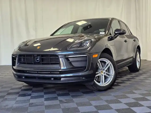 2025 Porsche Macan Base's photo