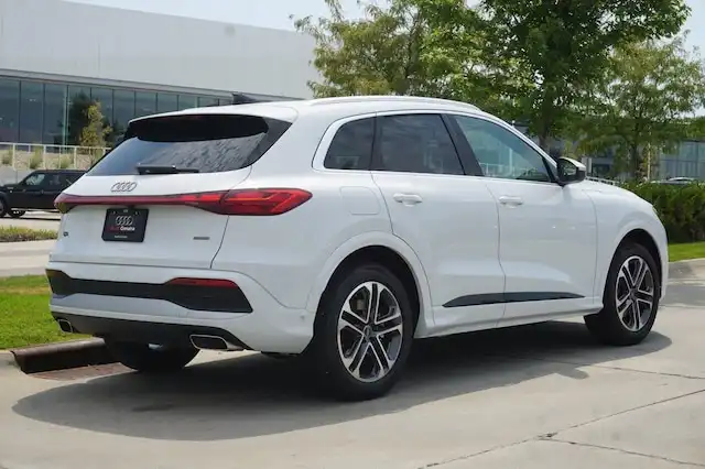 2025 Audi Q5 40 Prestige's photo
