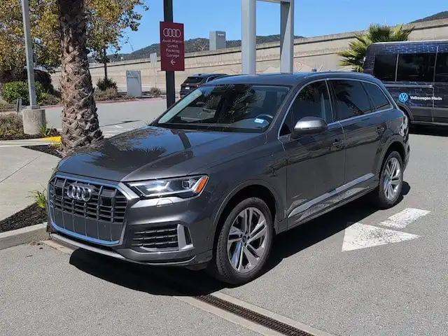 2023 Audi Q7 45 Premium quattro Tiptronic's photo