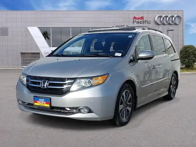2015 Honda Odyssey Touring Elite's photo