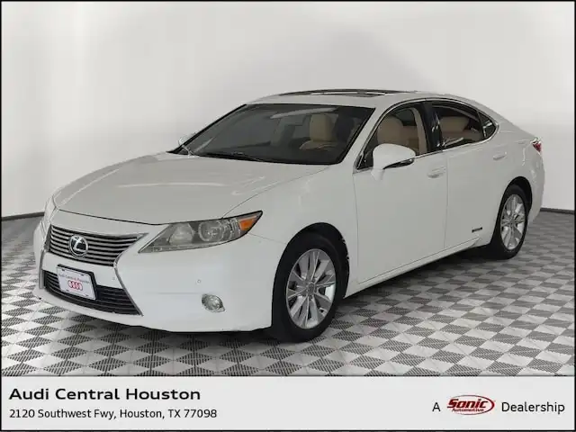 2013 Lexus ES 350 300h's photo