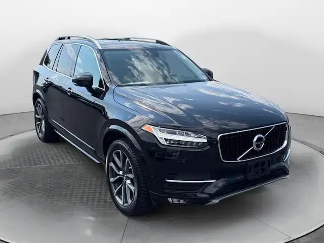 2017 Volvo XC90 T6 AWD Momentum's photo