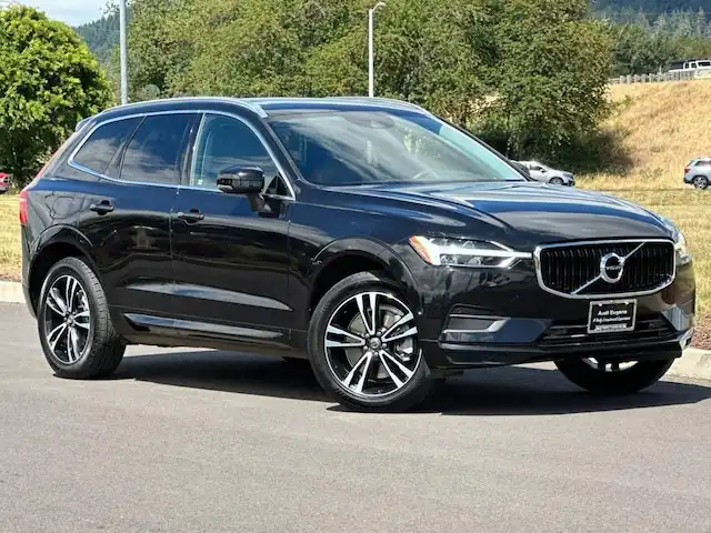 2019 Volvo XC60 T6 Momentum AWD's photo