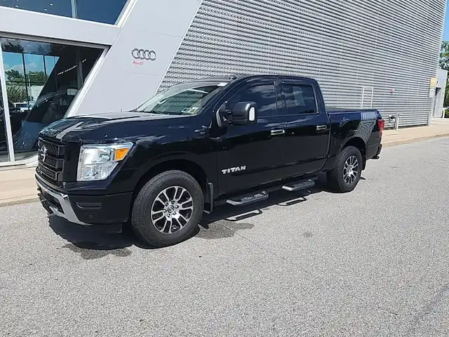 2021 Nissan Titan SV 4X4 Crew Cab's photo