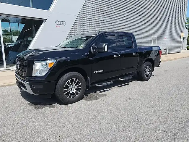 2021 Nissan Titan SV 4X4 Crew Cab's photo