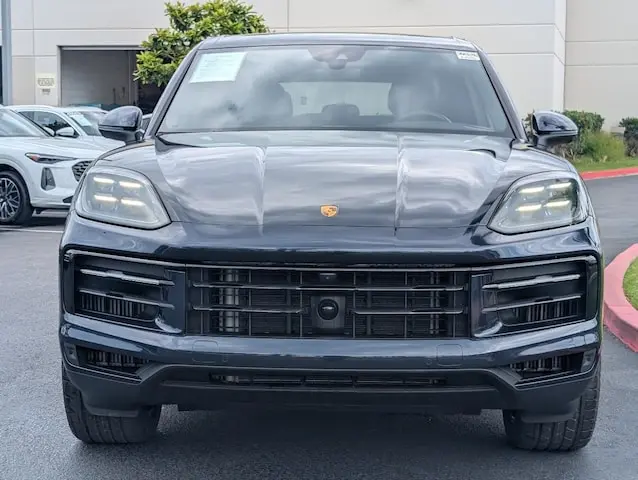 2024 Porsche Cayenne Base photo 4
