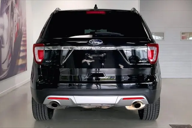 2017 Ford Explorer XLT 4WD photo 5