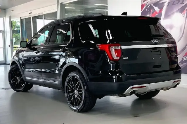 2017 Ford Explorer XLT 4WD photo 4