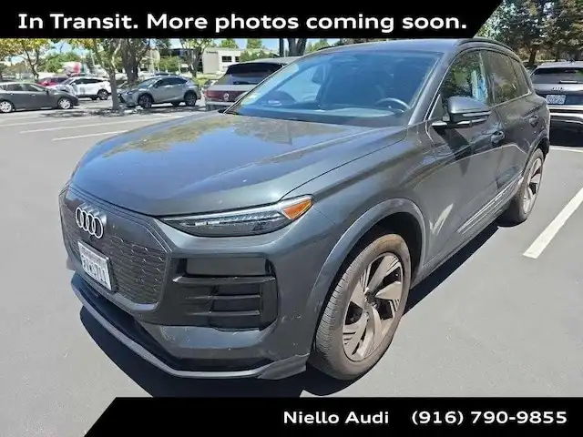 2025 Audi Q6 e-tron Premium Plus quattro's photo