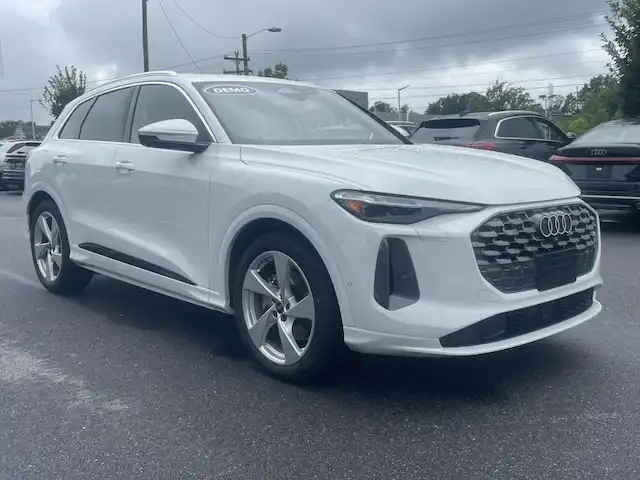 2025 Audi Q5 40 Prestige's photo