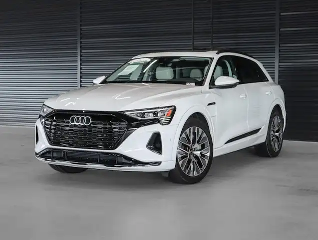 2024 Audi Q8 e-tron 114 kWh Premium Plus quattro 55's photo