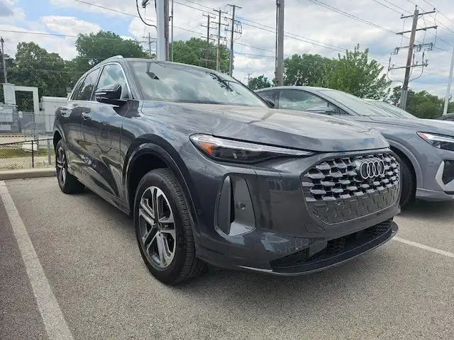 2025 Audi Q5 Premium Plus quattro's photo