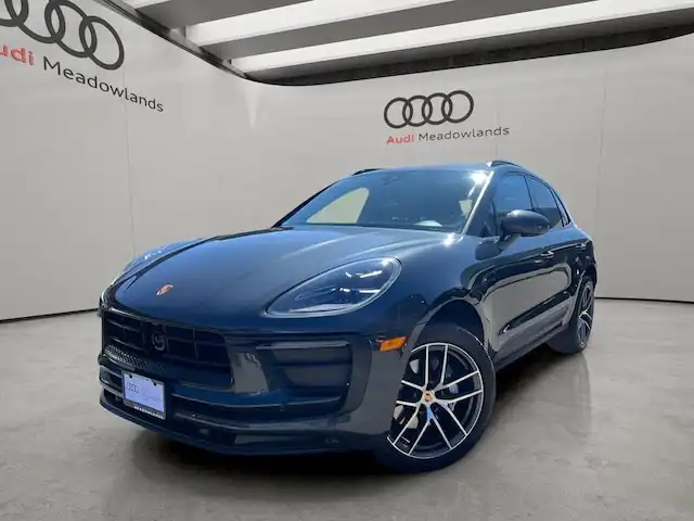 2025 Porsche Macan Base's photo
