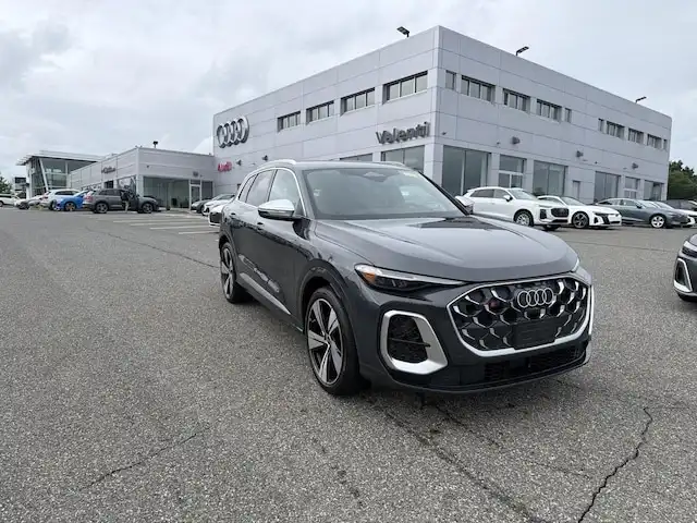 2025 Audi SQ5 Premium Plus's photo