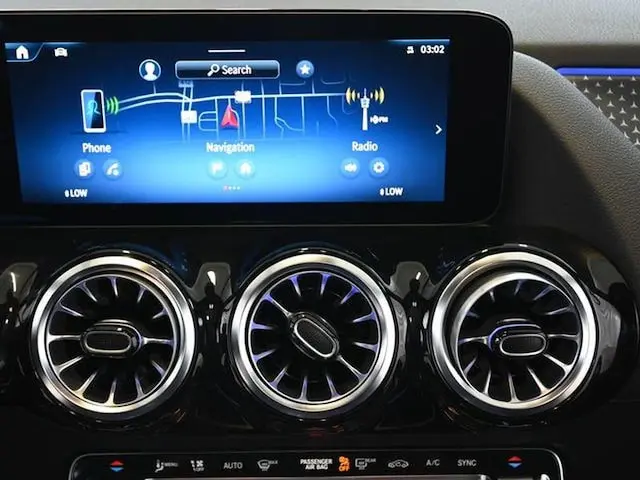 2025 Mercedes-Benz GLA GLA 250 4MATIC photo 4