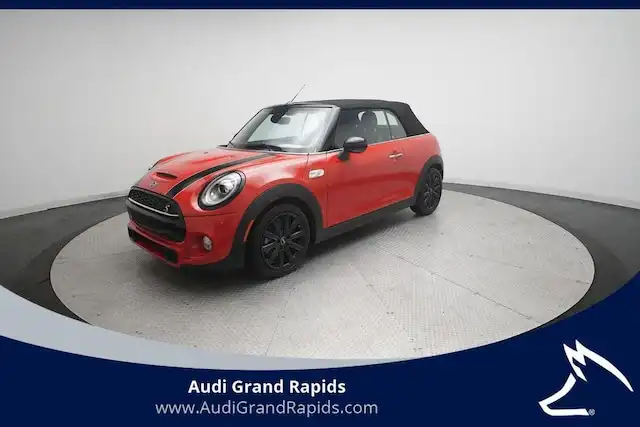 2019 MINI Convertible Cooper S Signature's photo