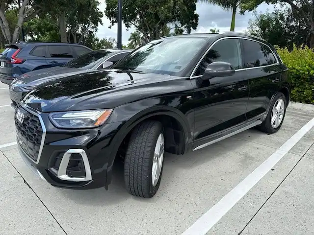 2022 Audi Q5 55 e Premium Plus's photo