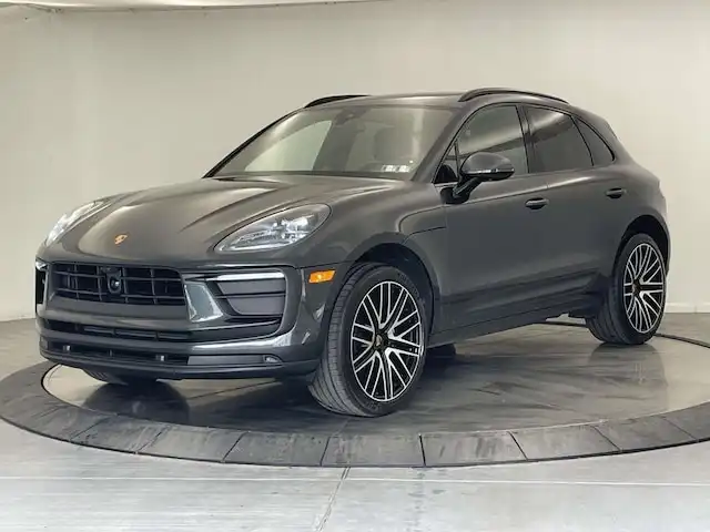 2026 Porsche Macan Base's photo