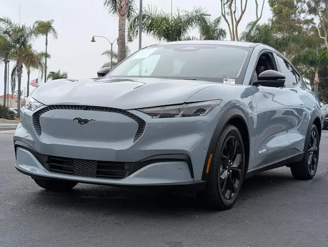 2024 Ford Mustang-Mach-e Select photo 4