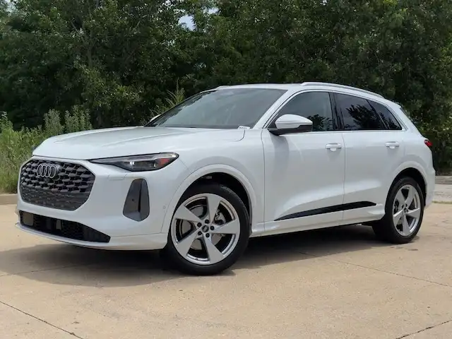 2025 Audi Q5 40 Prestige's photo
