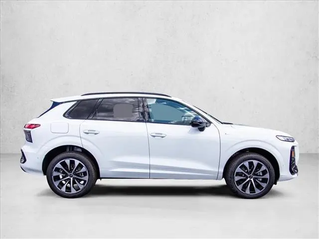 2026 Audi Q3 S line quattro photo 4